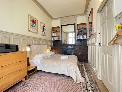 La maison du bonheur - best bnb for 6 in Paris, Location de Vacances à Paris 10