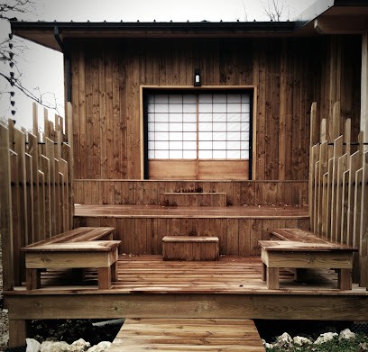 Hosomi Ryokan, Chambre d'Hôtes à Combefa