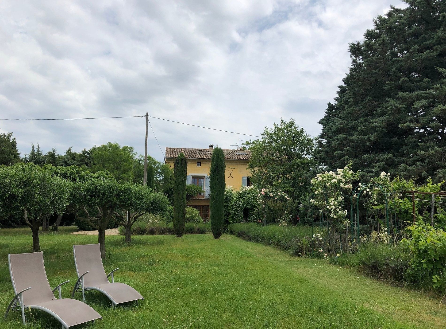 Mas du Caroubier, Chambre d'Hôtes à Saint-Quentin-la-Poterie