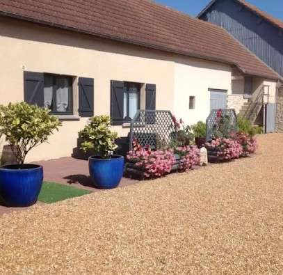 La petite maison de Seresville à Mainvilliers : Location maison de vacances pour 4 personnes au calme en campagne avec parking privé et barbecue proche du centre ville de Chartres, et du Golf de Fontenay sur eure en Eure-et-Loir, Location de Vacances à Mainvilliers