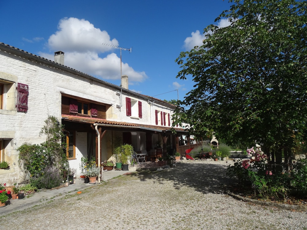 La Fontenelle Chambre D'hôtes Maison D'hôtes à Sainte-Sévère