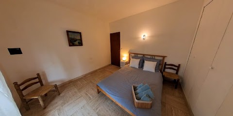 Chambre pratique avec vasque et wc du rucher natur’aile, Chambre d'Hôtes à Montagnac
