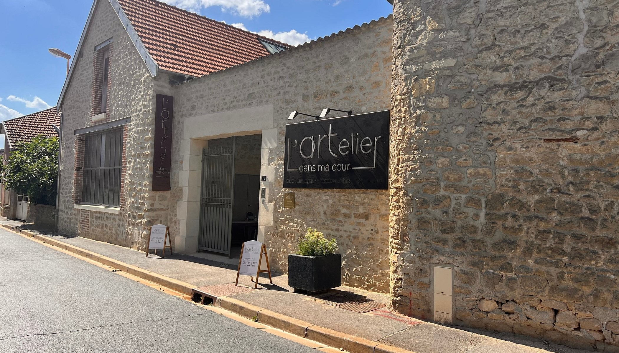 L’ARTELIER DANS MA COUR, Chambre d'Hôtes à Hermonville