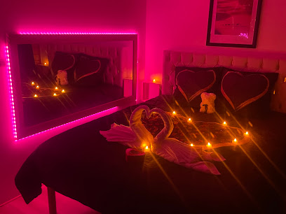 Le Chalet Romantique (Love Room Spa), Chambre D'hôtes à Lirac