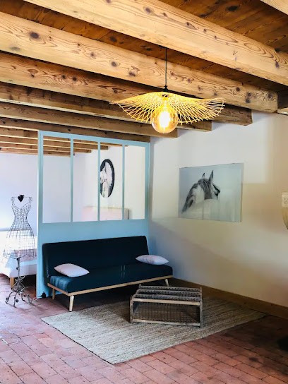 Gite de REV, Location de Vacances à Frontenaud