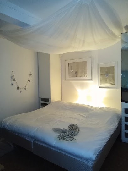 Du côté du château (chez Lou), Chambre d'Hôtes à Saint-Martin-de-Pallières