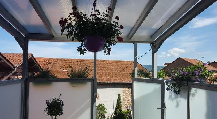 Aux Pierres Magiques, Chambre d'Hôtes à Saint-Laurent-de-Chamousset