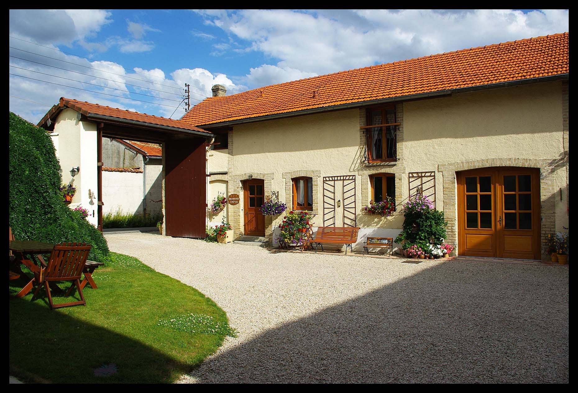 Ferme De La Fauvette, Chambre d'Hôtes aux Grandes-Loges