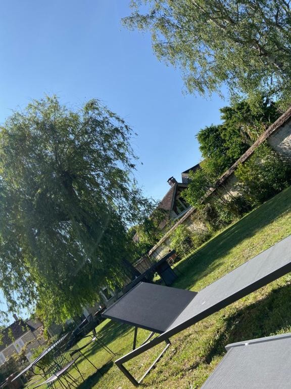 Cocon en lisière de forêt, Chambre d'Hôtes à Bourron-Marlotte