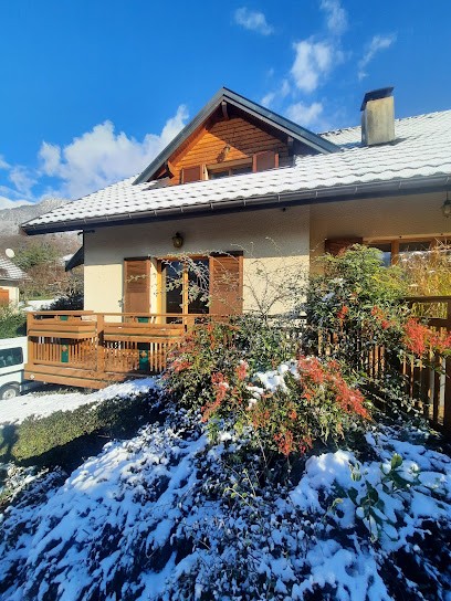 Villa Ginkgo - Sources Du Lac D'Annecy, Maison d'Hôtes à Doussard