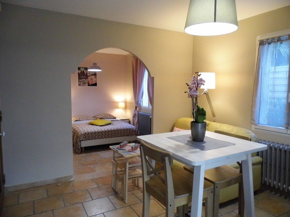 villa eden house, Location de Vacances à Meyreuil