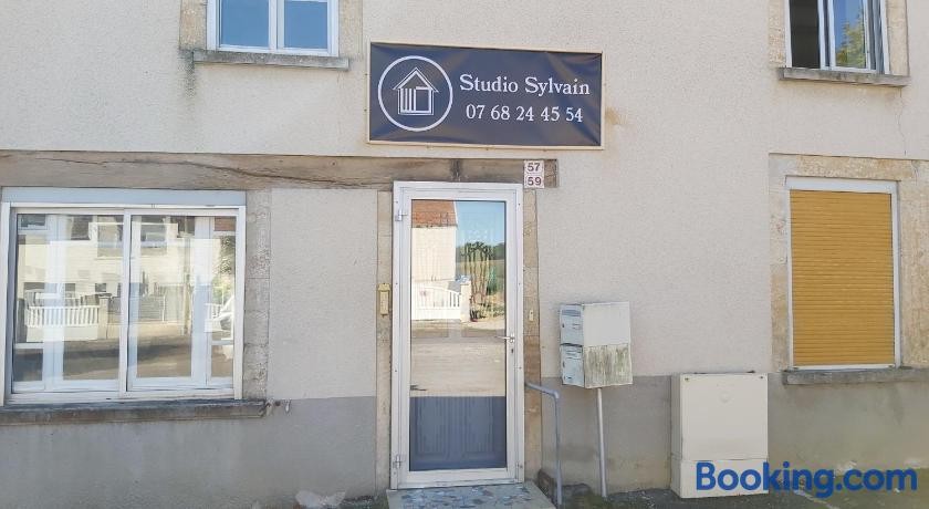 Studio Sylvain, Location de Vacances à Neuilly-l'Évêque