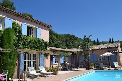 Le Mas Des Cigales - Bed And Breakfasts, Chambre d'Hôtes à Tourrettes-sur-Loup