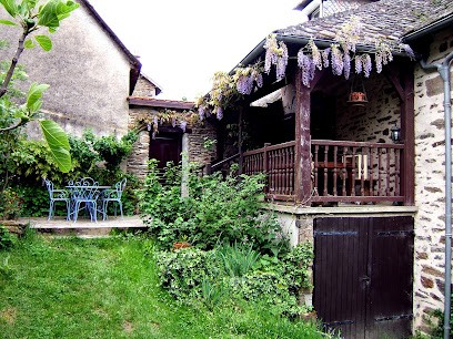 Le Mas Du Cantou, Chambre d'Hôtes à Saint-Parthem