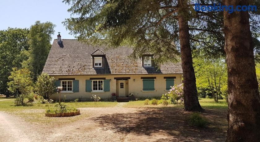 Le Clos des Ecureuils, location chambres d'hôtes et gîtes., Chambre d'Hôtes à Vouzon