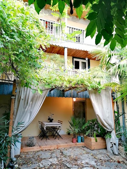 Autour d'une Toile, Chambre d'Hôtes à Campagne-sur-Aude
