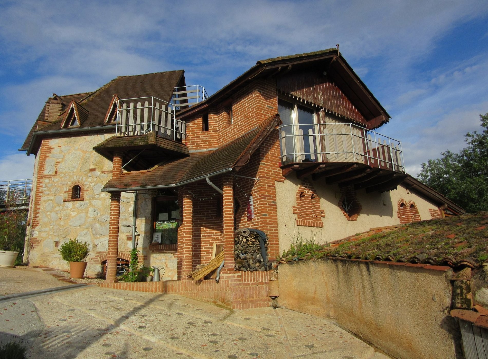 Guest House & Cottage Atypical, Chambre d'Hôtes à Cabrerets