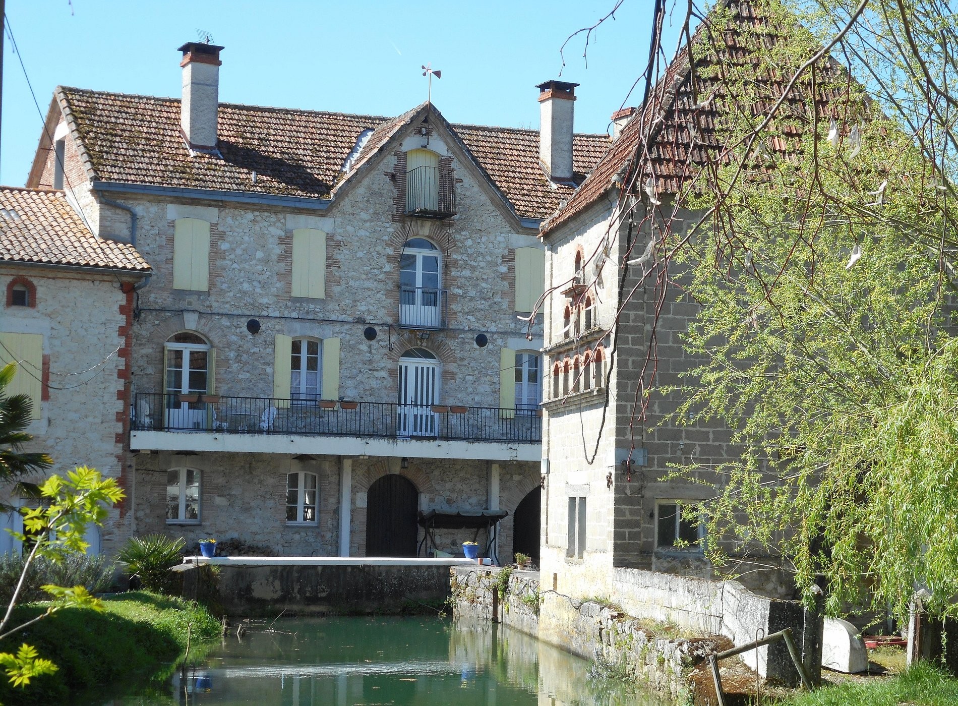 Le Moulin De Salazar, Chambre d'Hôtes à Montbarla