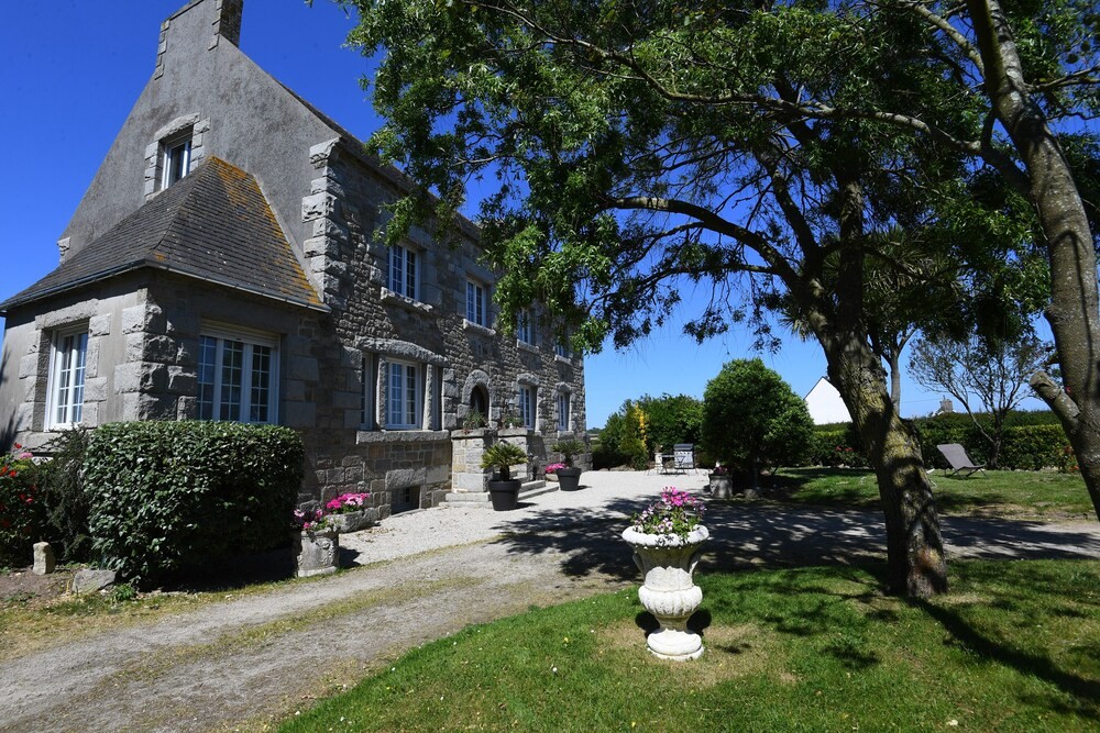 Entre Terre Et Mer, Chambre d'Hôtes à Plougoulm