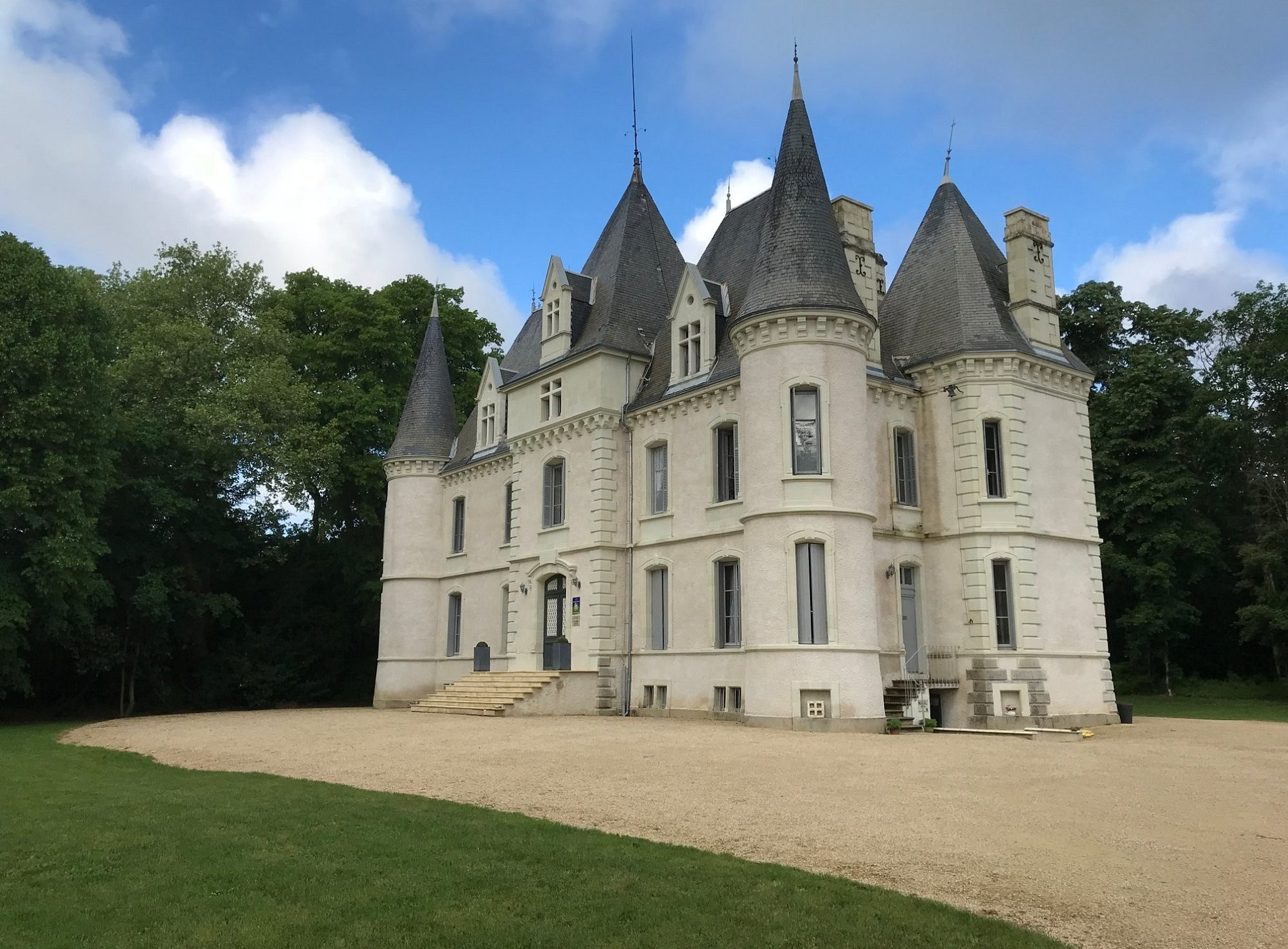 Baillant Castle, Chambre d'Hôtes à Saint Martin la Pallu