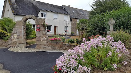 Chambres D'Hôtes La Pinderie, Chambre d'Hôtes à Bazouges-la-Pérouse