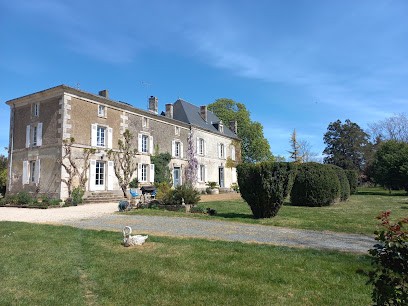Gite et Chambres d hôtes Manoir saint Thomas, Chambre d'Hôtes à Bouillé-Courdault
