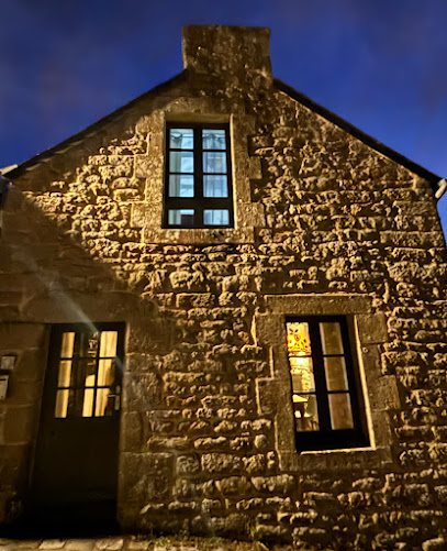 Le Lavoir Aux Camélias, Location De Vacances à Locronan