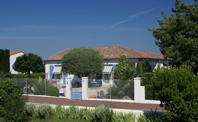 Appartement et Chambre d'Hôtes Villa l'Olivier, proche de la Plage, Location de Vacances à Vaux-sur-Mer