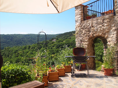 Le Vieux Château / Castle Cottage, Location De Vacances à Corsavy