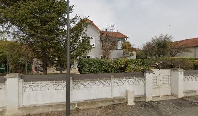 Villa PondY, Chambre d'Hôtes à Sainte-Tulle