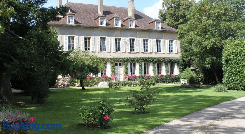 Château de Longeville, Chambre d'Hôtes à Deux-Chaises