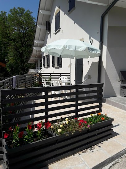 Maison Nalas, Location de Vacances à Sallenôves