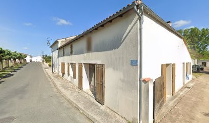 Alves Ana, Chambre d'Hôtes à Corme-Écluse