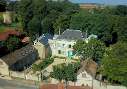 YXIE - Manoir Des Arts, Chambre d'Hôtes à Villeblevin