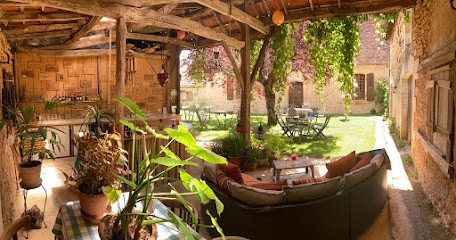 Maison Magique Rouge, Chambre d'Hôtes à Saint-Chamassy