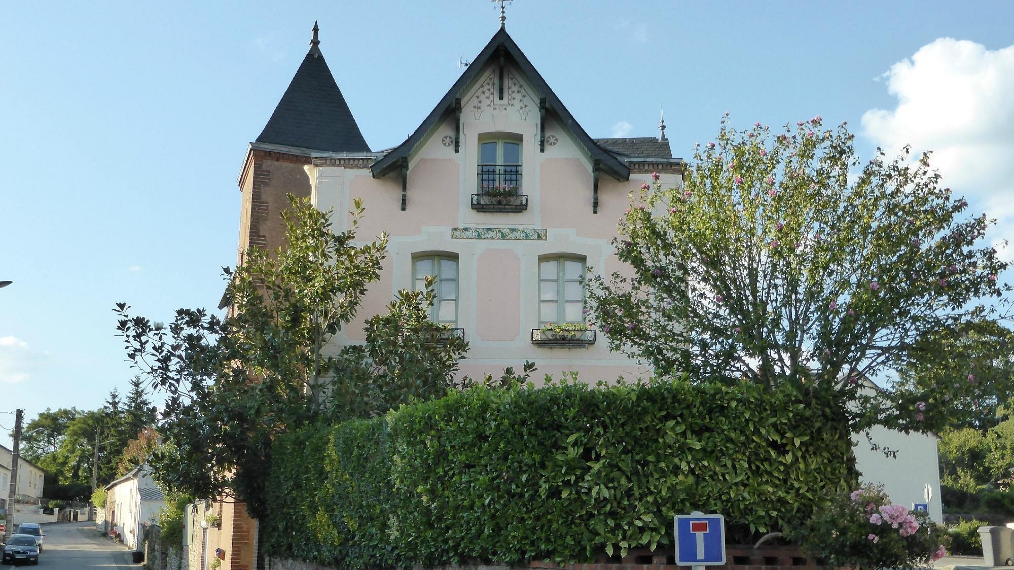 Le Logis Deritel, Chambre d'Hôtes à Montsûrs-Saint-Céneré