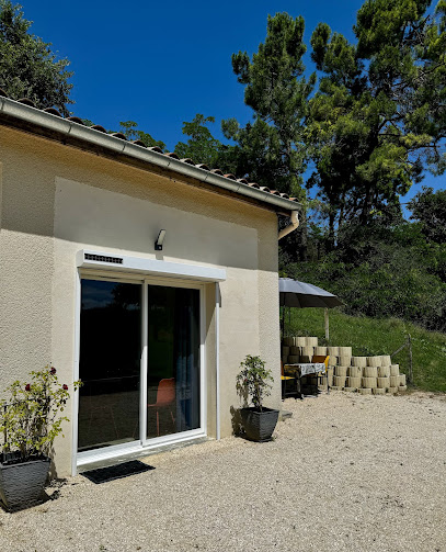 A L'orée Des Collines, Location De Vacances à Arthémonay