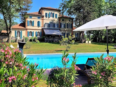 Oh, le château! Chambres et table d'hôtes, Chambre d'Hôtes à Almayrac