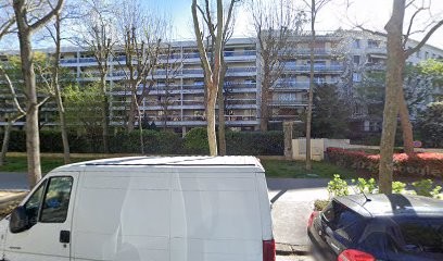 Chambre Spacieuse Pour 1 Ou 2 Personnes Avec Balcon Et SDB Privés, Chambre d'Hôtes à Neuilly-sur-Seine