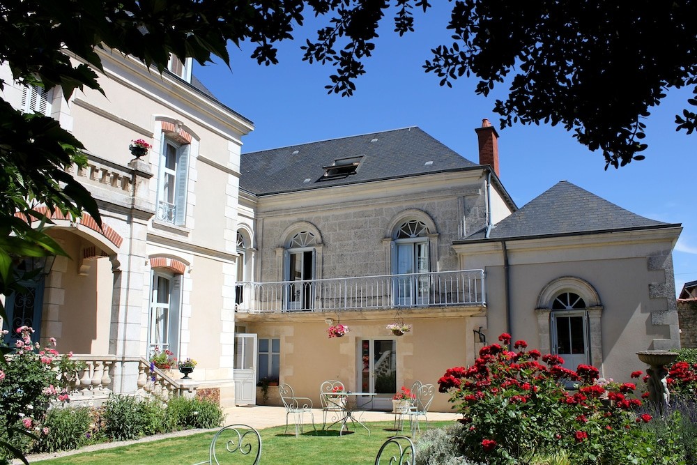 La Roseraie, Maison d'Hôtes à Neuville-de-Poitou