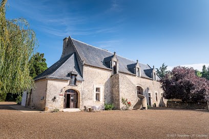 Le Vieux Château De Hommes, Chambre d'Hôtes à Hommes