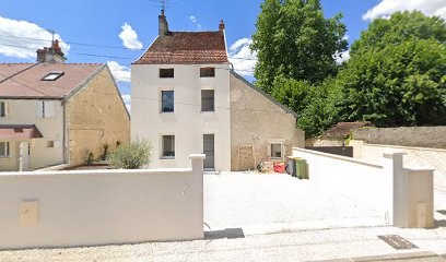 Chambre privée à 15min du centre ville de Dijon avec petit dej et dîner, Chambre d'Hôtes à Norges-la-Ville