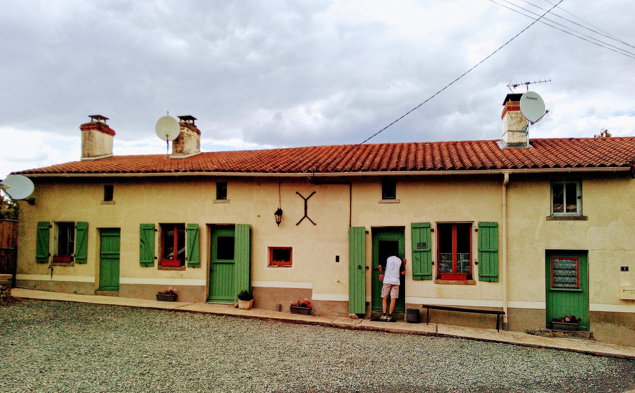 Tiny Acorns B&B, Nordic Bain Chaud, Chambre d'Hôtes à Bussière-Poitevine