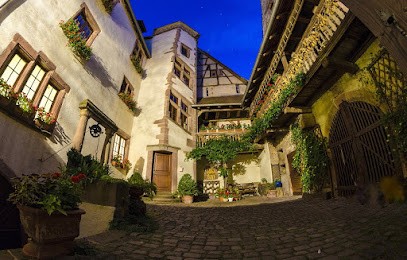 Chambres D'Hôtes De Charme Avec Kitchenette à Riquewihr Alsace Cour De L'abbaye D'Autrey, Chambre d'Hôtes à Riquewihr
