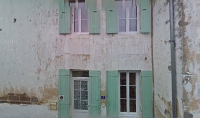 Suite de charme dans une maison charentaise, Chambre d'Hôtes à Cozes