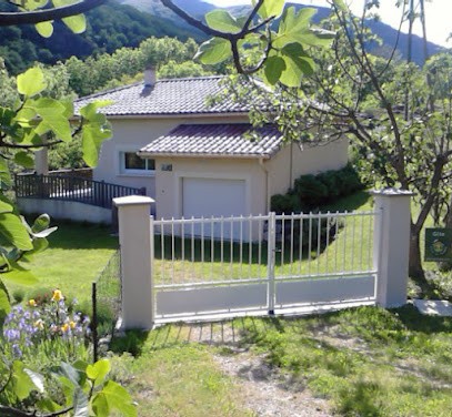 Gite Les Hortensias, Location de Vacances à Mayres