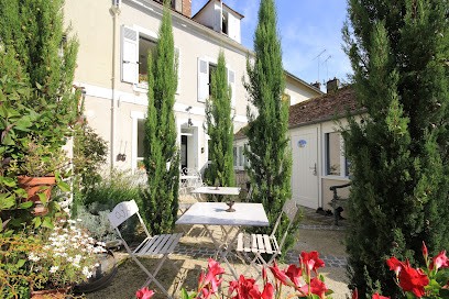 Le Logis De La Voulzie, Chambre d'Hôtes à Provins