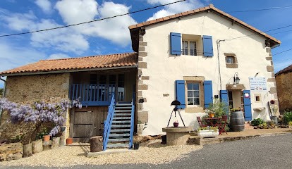 La Grange de Champagnac Chambres, table d'hôtes et accueil camping-cars à la campagne, Chambre d'Hôtes à Yvrac-et-Malleyrand