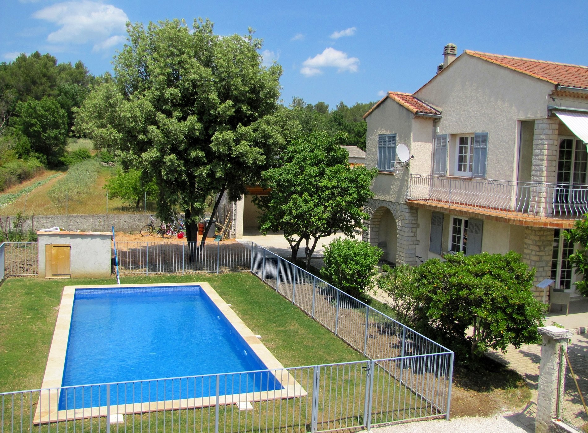 Auberge des Censiés, Chambre d'Hôtes à Brignoles