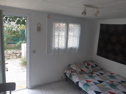 STUDIO 25/15, Location de Vacances au Pradet